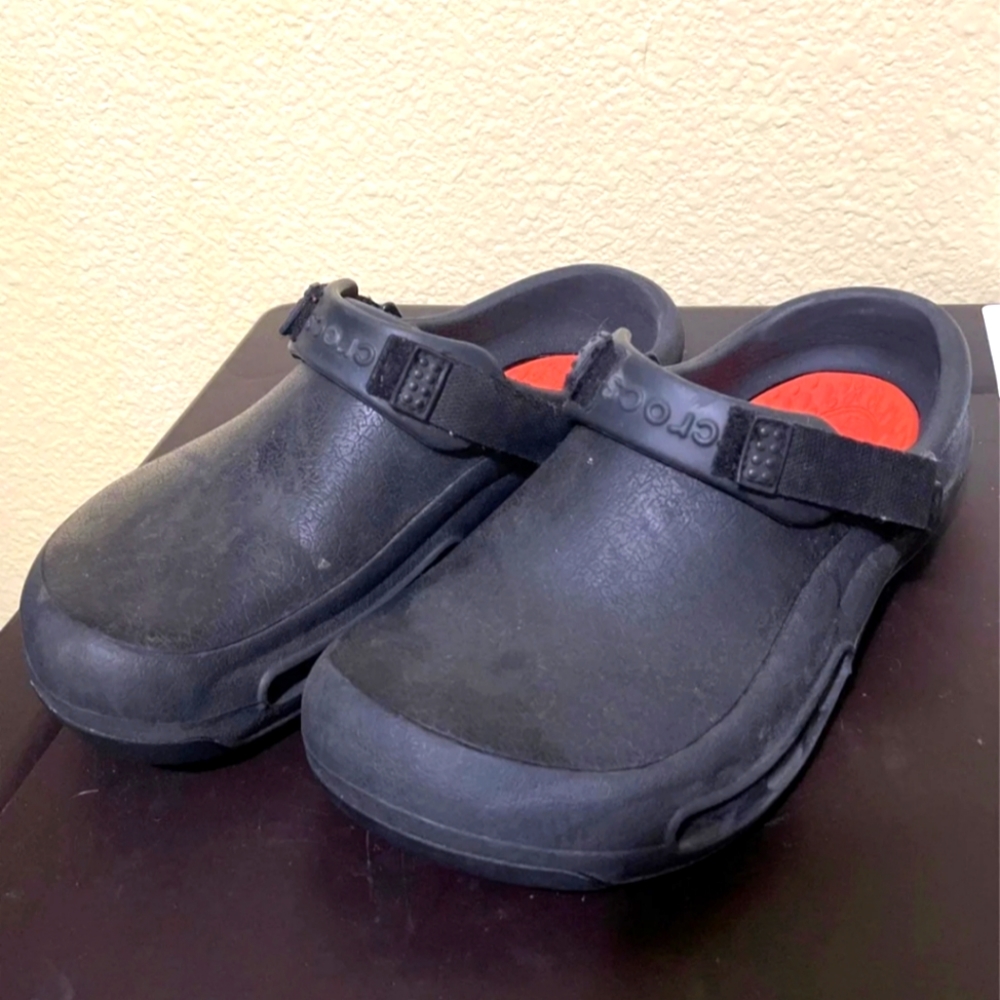 Crocs bistro pro clog size 8 w/ 6 m